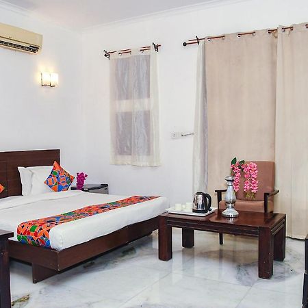Fabhotel Premium Gurgaon Exterior photo
