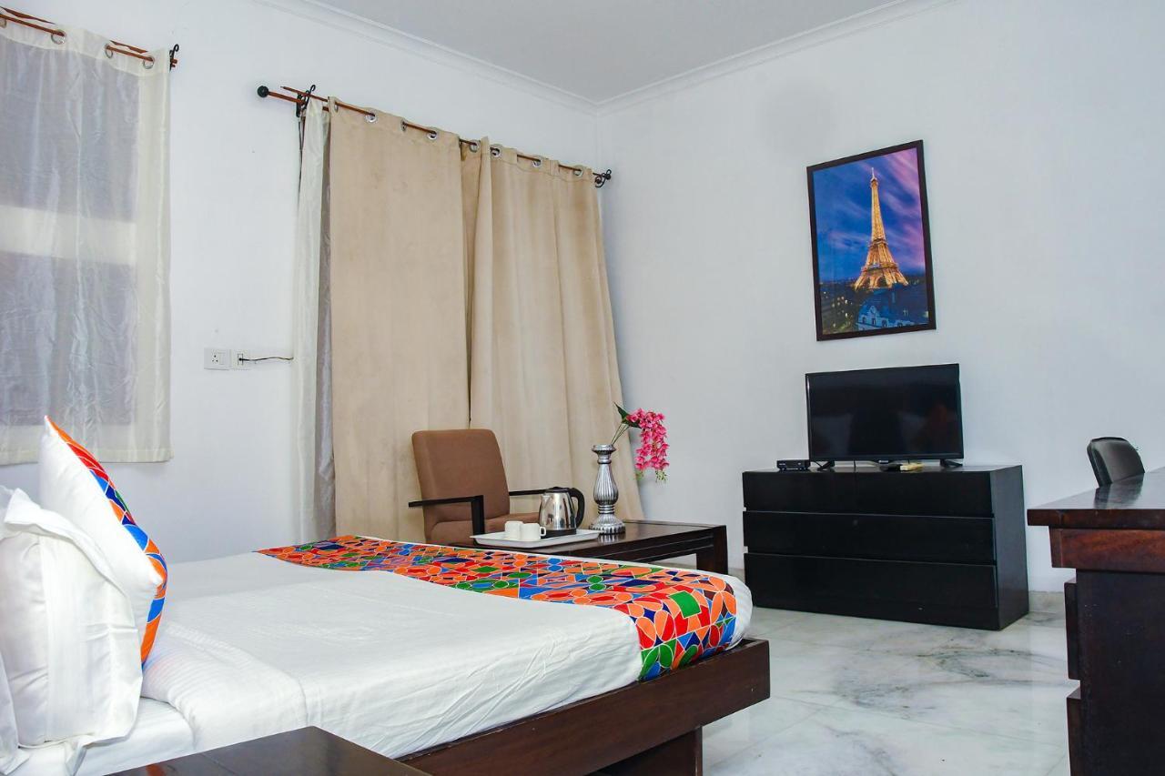 Fabhotel Premium Gurgaon Exterior photo